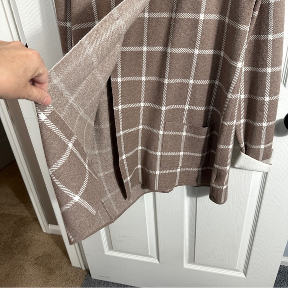 Jones New York taupe/cream size medium wrap/jacket/sweater, cozy, soft, warm - Picture 8 of 12